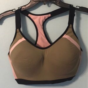 Victoria’s Secret Incredible sports bra 34DDD